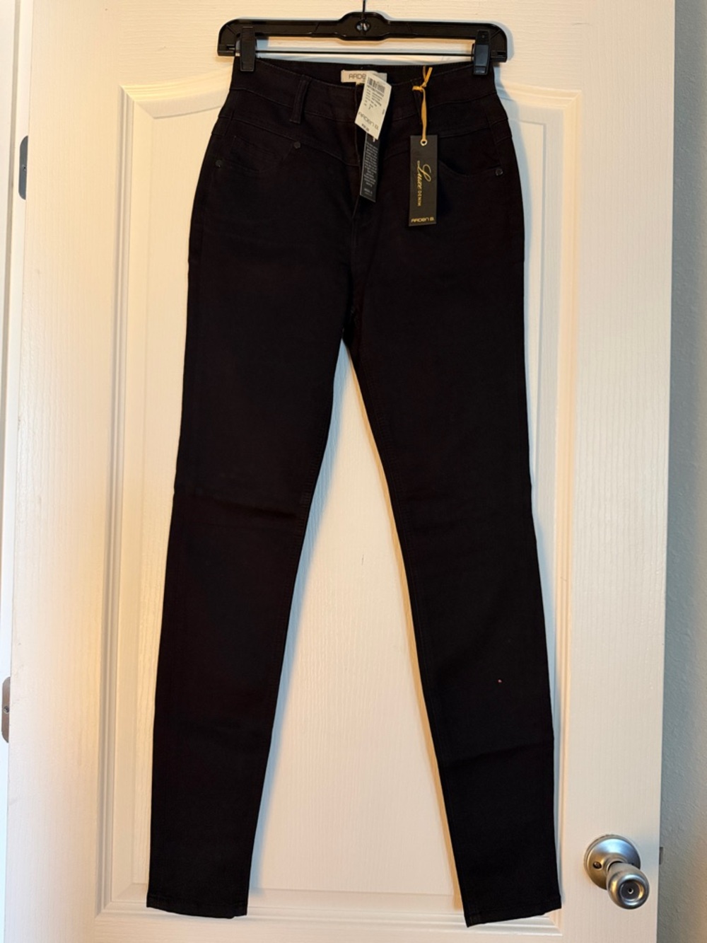 Arden B Black Skinny Pants.